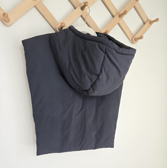 COS Reversible Hooded Zip-Up Bib In Black Unisex Size Onesize NWT - Picture 8 of 12